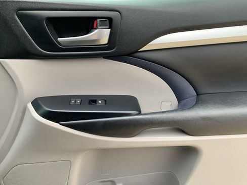 Used 2018 Toyota Highlander XLE image 19