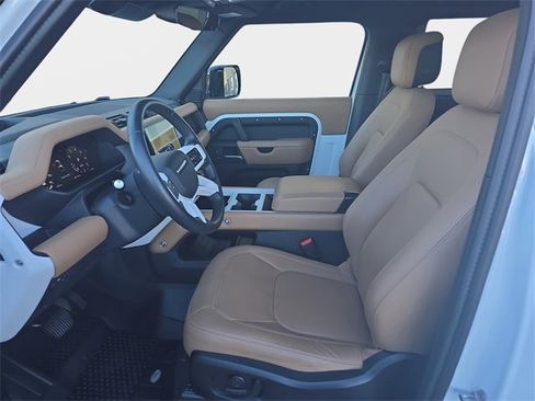Used 2025 Land Rover Defender 90 S image 14