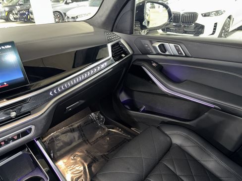 Used 2024 BMW X7 xDrive40i w/ M Sport Package image 31