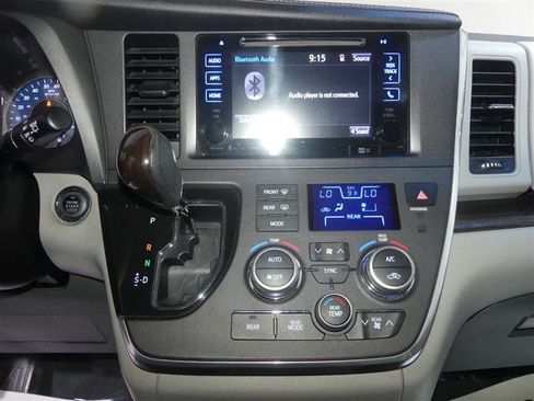Used 2016 Toyota Sienna XLE w/ XLE Navigation Package FWD image 35