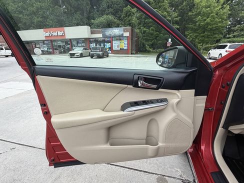 Used 2012 Toyota Camry XLE w/ Convenience Pkg FWD image 17