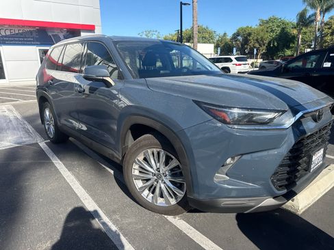 Used 2024 Toyota Grand Highlander AWD image 4