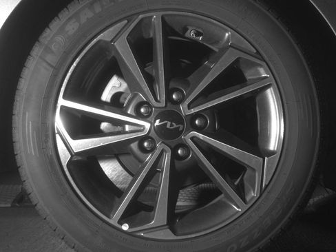 Used 2023 Kia Forte LXS FWD image 15