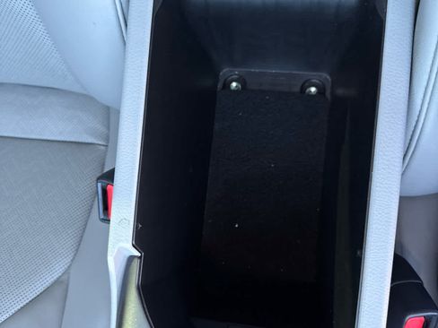 Used 2022 Toyota Camry XLE FWD image 19