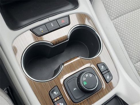 Certified 2023 GMC Acadia SLE w/ Driver Convenience Package image 30