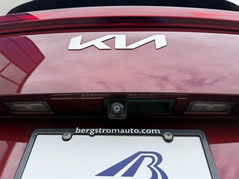 Used 2025 Kia Carnival FWD image 12