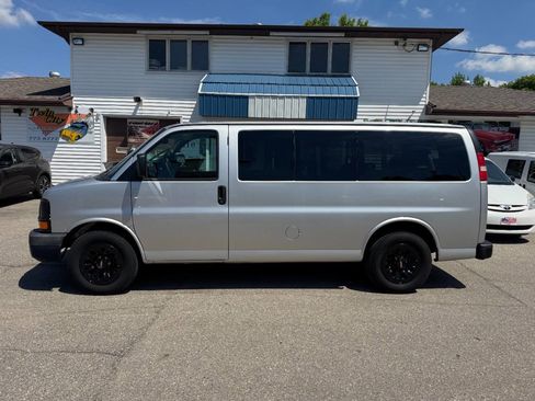 Used 2012 GMC Savana 1500 LS w/ Power Package AWD/4WD image 1