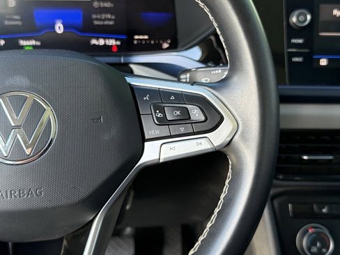 Used 2022 Volkswagen Taos SE image 16