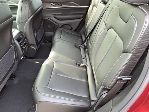 New 2025 Jeep Grand Cherokee Limited w/ Black Appearance Package image 13