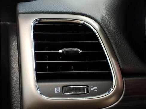 Used 2020 Jeep Grand Cherokee Altitude AWD/4WD image 18