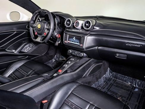 Used 2015 Ferrari California T image 18