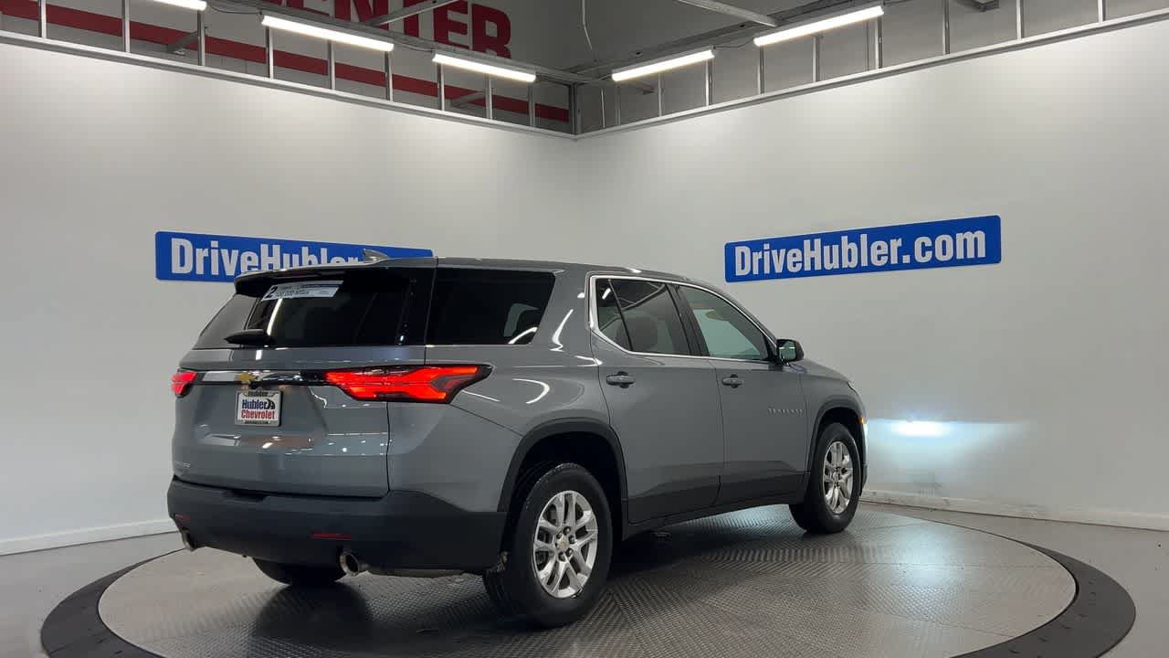 Used 2023 Chevrolet Traverse LS FWD image 2