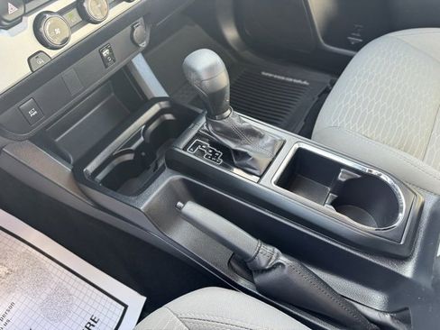 Used 2017 Toyota Tacoma SR image 17