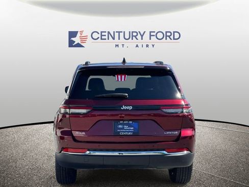 Used 2024 Jeep Grand Cherokee Limited AWD/4WD image 3