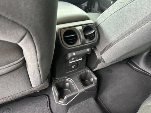 Used 2025 Jeep Wrangler Unlimited Sahara AWD/4WD image 23