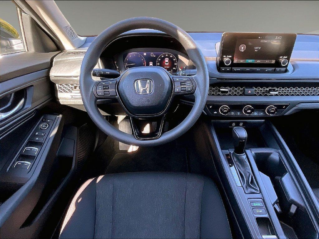 Used 2025 Honda Accord SE image 17