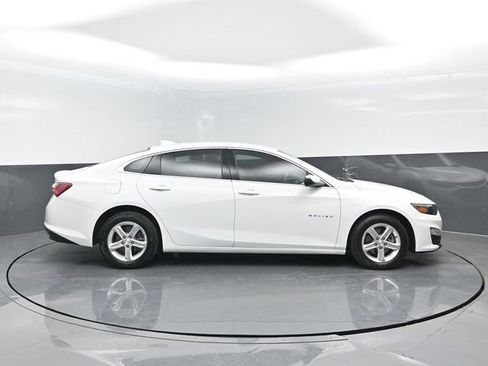 Used 2022 Chevrolet Malibu LT image 3