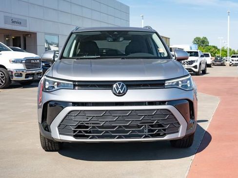 New 2026 Volkswagen Taos SE FWD image 9