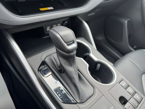 Used 2023 Toyota Highlander XLE image 8