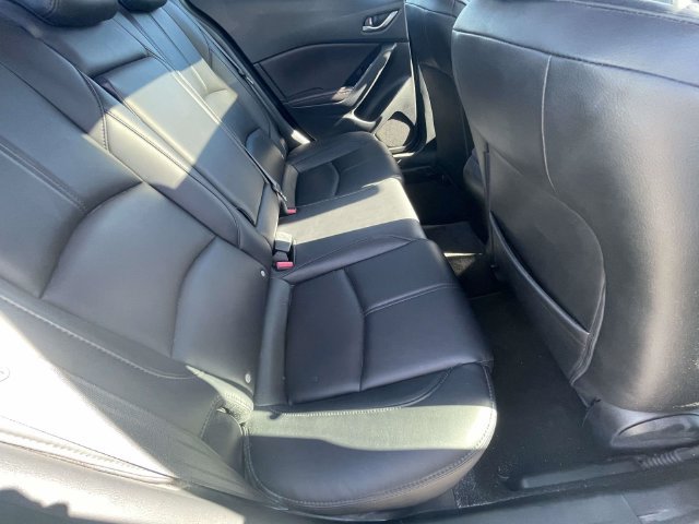 Used 2018 MAZDA MAZDA3 Touring FWD image 13