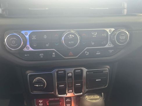 New 2025 Jeep Wrangler Unlimited Rubicon 392 image 32