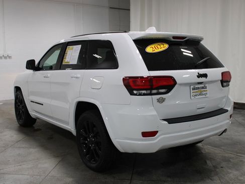 Used 2022 Jeep Grand Cherokee Laredo X image 9