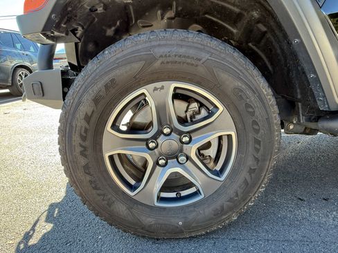 Used 2018 Jeep Wrangler Sport S image 15