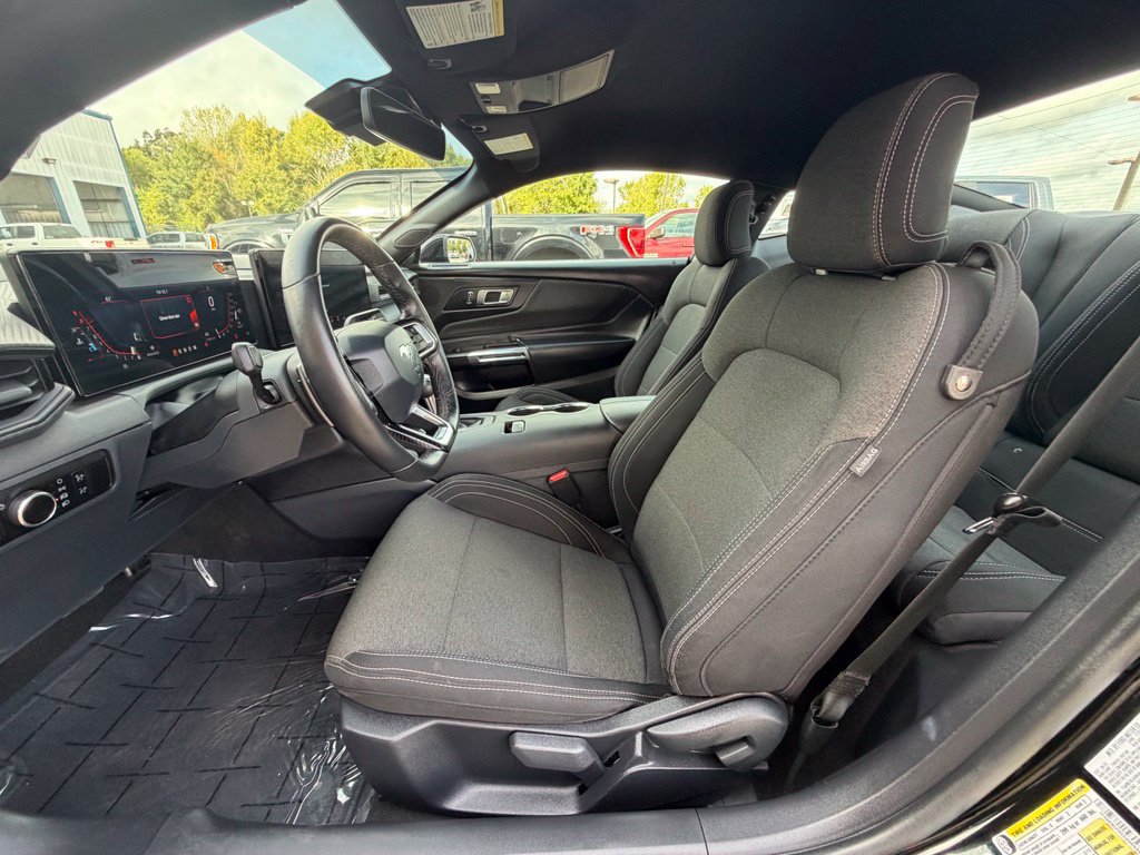 Used 2025 Ford Mustang GT RWD image 16