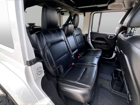 Used 2025 Jeep Wrangler Unlimited Sahara AWD/4WD image 18