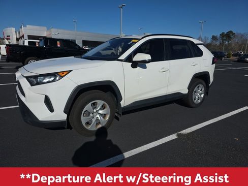 Used 2019 Toyota RAV4 LE image 3