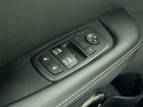 Used 2016 Dodge Challenger SRT Hellcat RWD image 18
