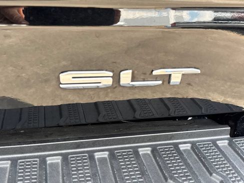 Used 2025 GMC Sierra 1500 SLT AWD/4WD image 6