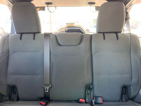 Used 2025 Jeep Wrangler Sahara image 37