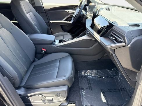 Certified 2025 Audi Q5 Premium w/ Convenience Package image 10