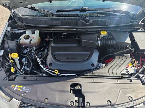Used 2024 Chrysler Pacifica Touring-L FWD image 32