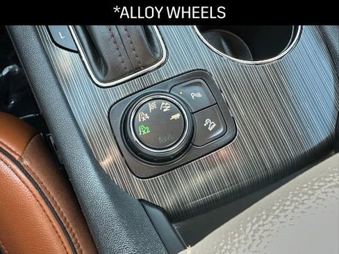 Used 2017 GMC Acadia SLT image 14