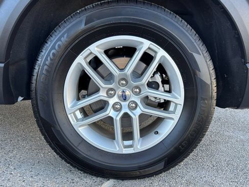 Used 2025 Ford Explorer Active AWD/4WD image 33