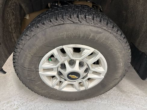 Certified 2025 Chevrolet Silverado 2500 LT w/ Convenience Package image 9