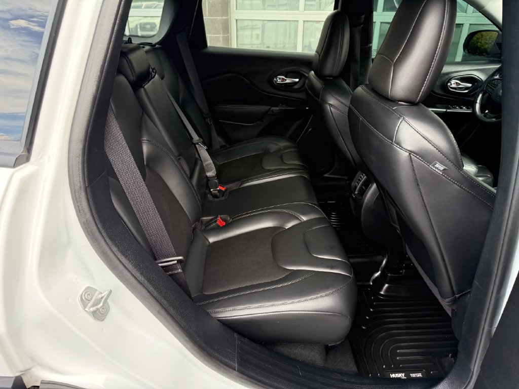 Used 2020 Jeep Cherokee Latitude Plus AWD/4WD image 36