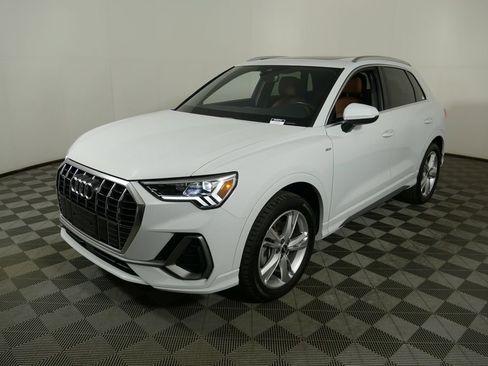 Used 2023 Audi Q3 2.0T Premium Plus w/ Premium Plus Package AWD/4WD image 7