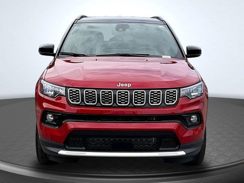 Used 2025 Jeep Compass Limited AWD/4WD image 2
