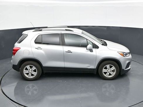 Used 2020 Chevrolet Trax LT w/ LT Convenience Package FWD image 16