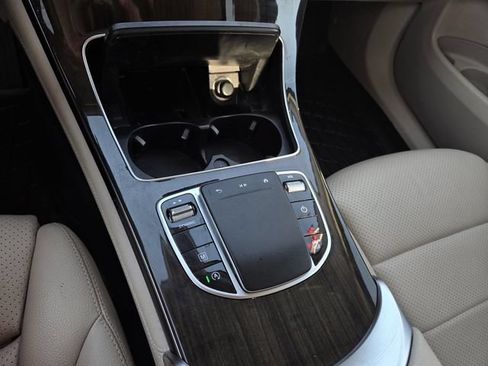 Used 2020 Mercedes-Benz GLC 300 image 13