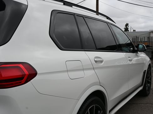 Used 2022 BMW X7 xDrive40i w/ M Sport Package AWD/4WD image 12