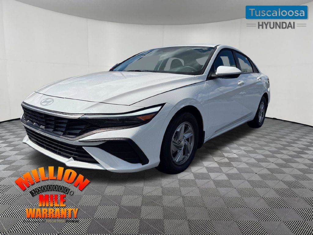 Used 2025 Hyundai Elantra SE FWD image 8