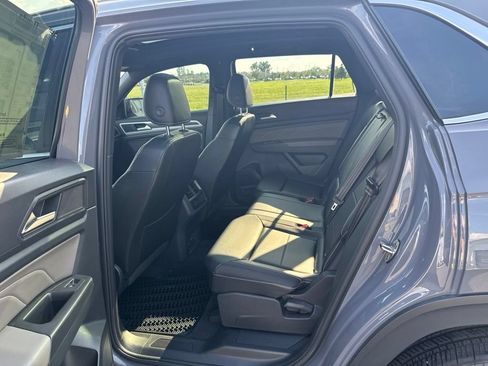 Used 2022 Volkswagen Atlas Cross Sport SEL R-Line AWD/4WD image 34