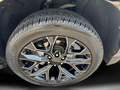 Used 2024 Chevrolet Tahoe LT AWD/4WD image 35