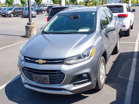 Used 2019 Chevrolet Trax LT w/ LT Convenience Package AWD/4WD image 3