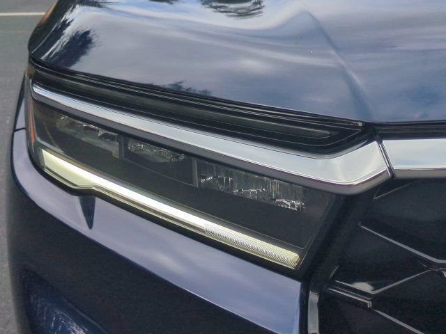 Used 2025 Honda Pilot Touring image 10
