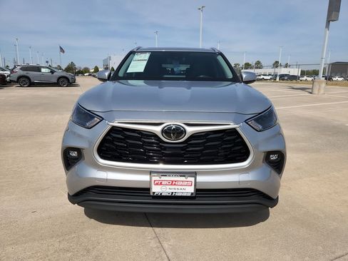 Used 2022 Toyota Highlander XLE image 9